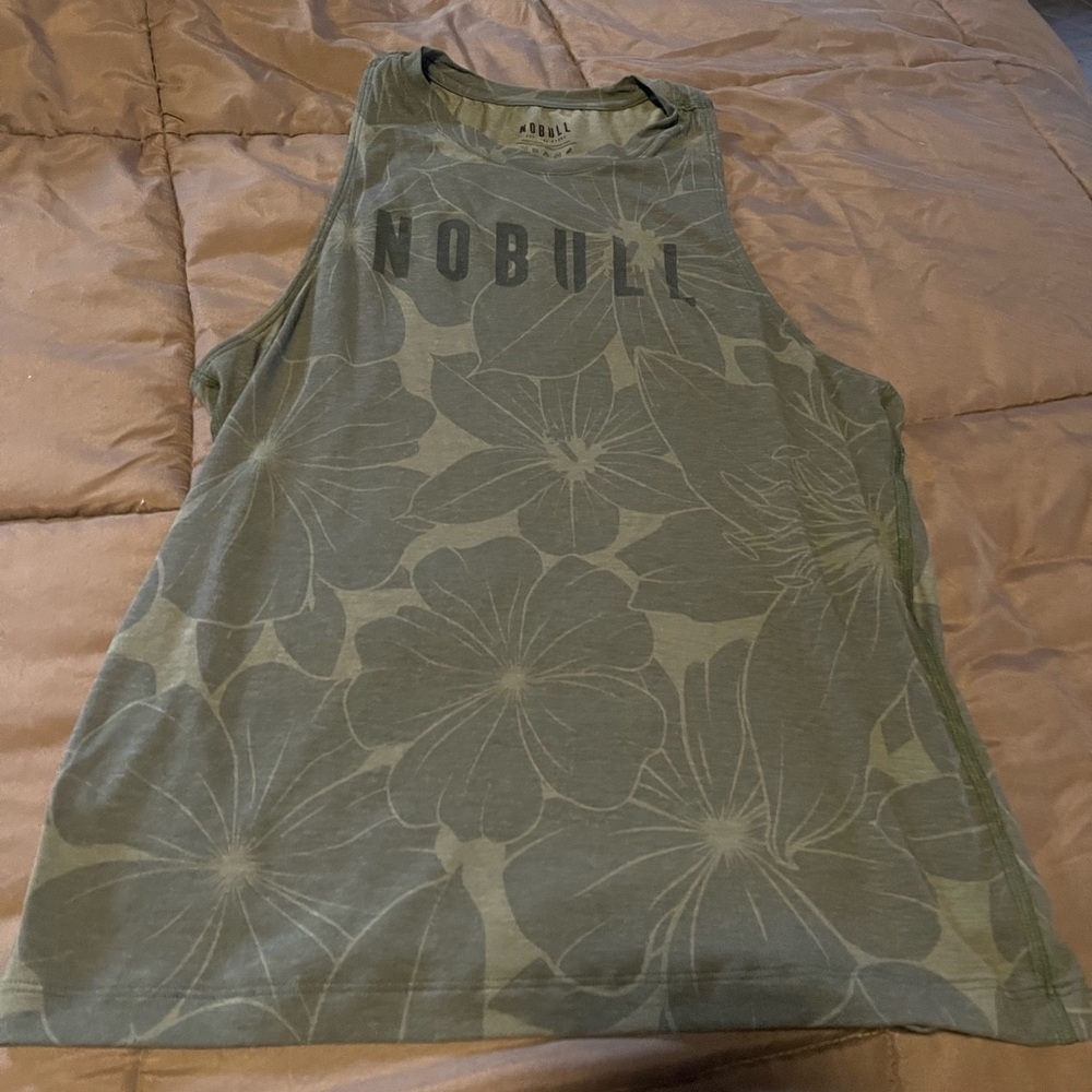 Nobull high neck tank. Excellent condition.
